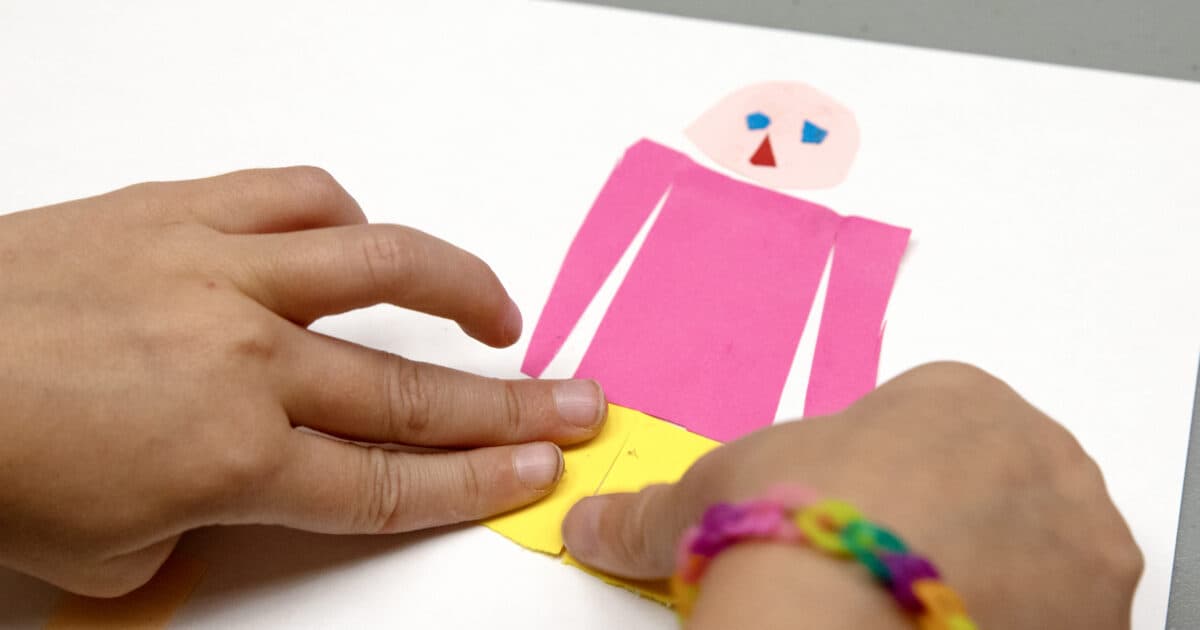 Paper doll géante et son costume de papier
